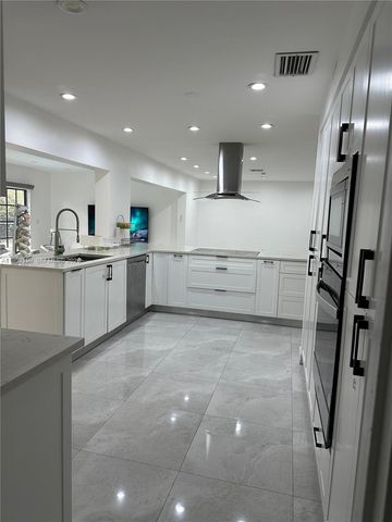 10153 SW 51st St, Cooper City, FL 33328