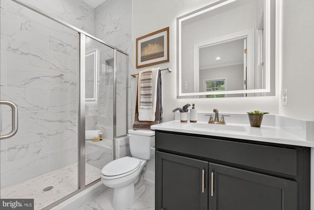 505 HILLCREST DR SW, Vienna, VA 22180