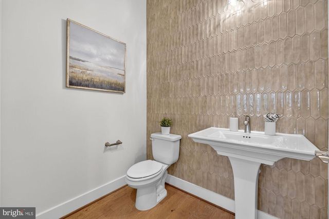 505 HILLCREST DR SW, Vienna, VA 22180