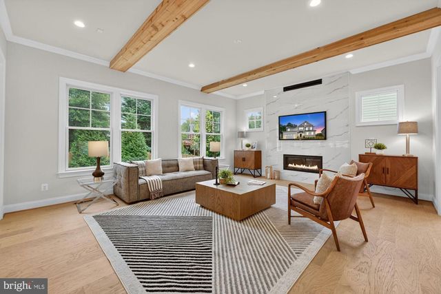 505 HILLCREST DR SW, Vienna, VA 22180