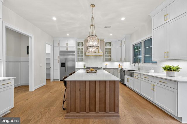 505 HILLCREST DR SW, Vienna, VA 22180