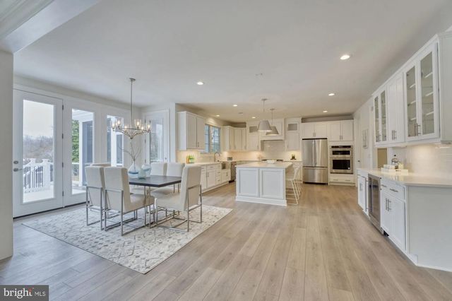 505 HILLCREST DR SW, Vienna, VA 22180