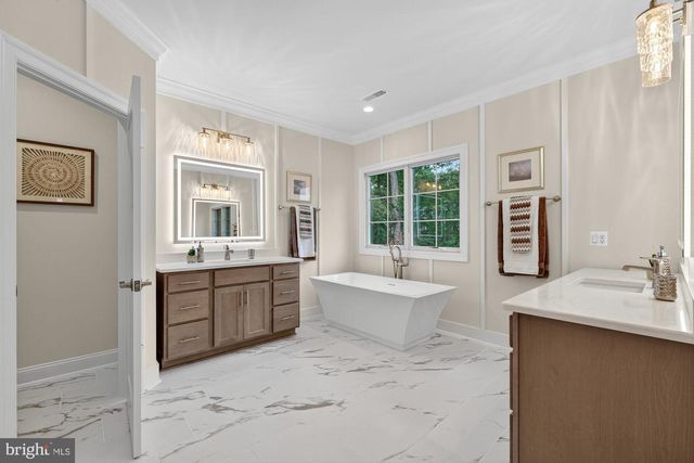 505 HILLCREST DR SW, Vienna, VA 22180