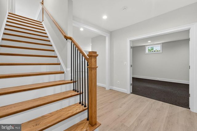 505 HILLCREST DR SW, Vienna, VA 22180