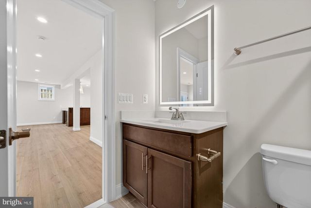 505 HILLCREST DR SW, Vienna, VA 22180