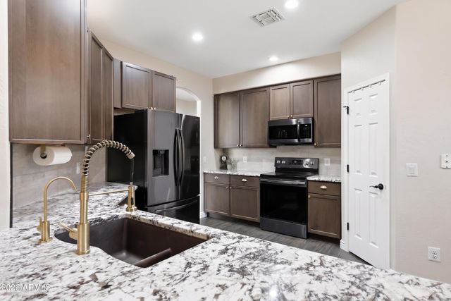 18137 W CANYON Lane, Goodyear, AZ 85338