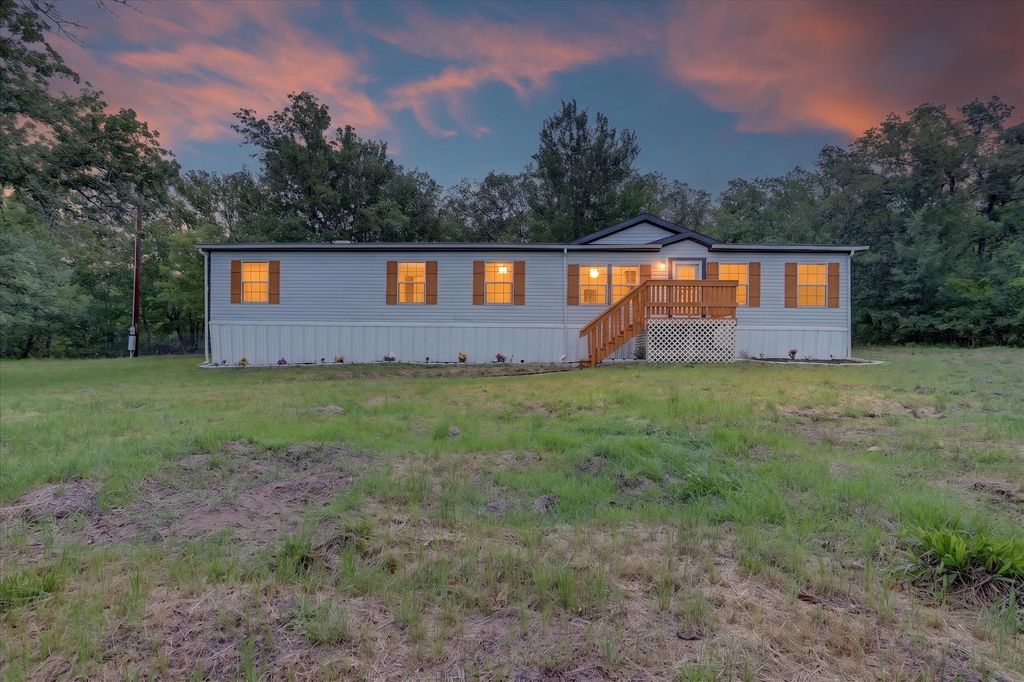 1270 Private Road 3627, Springtown, TX 76082