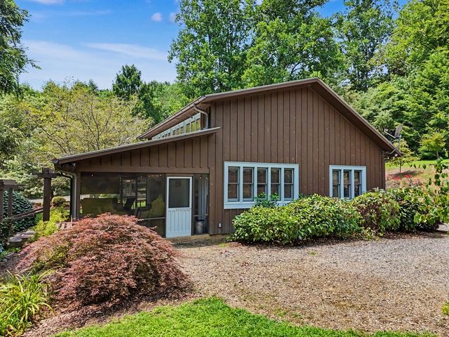 256 Low Gap Road, Hayesville, NC 28904