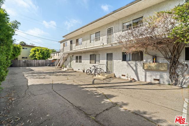 717 Raymond Avenue 3, Santa Monica, CA 90405