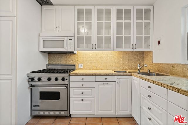 717 Raymond Avenue 3, Santa Monica, CA 90405