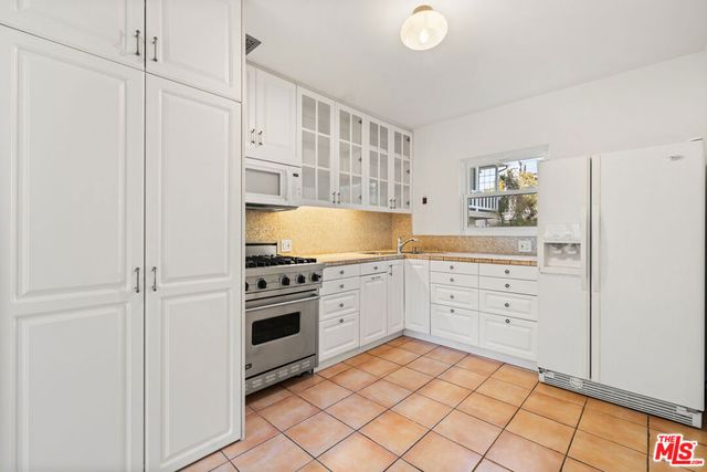 717 Raymond Avenue 3, Santa Monica, CA 90405