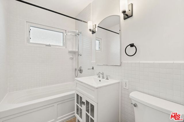 717 Raymond Avenue 3, Santa Monica, CA 90405