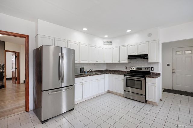 41 Atlantic Avenue, Freeport, NY 11520