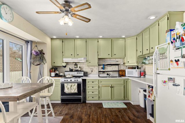 1506 WOODBINE Drive, Washington, IL 61571