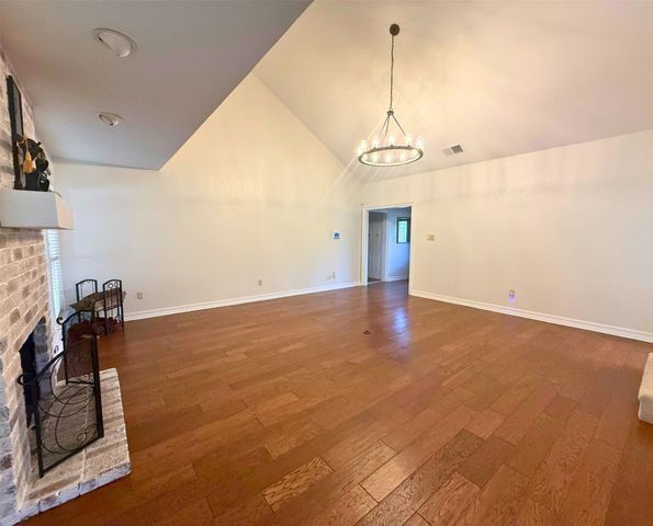 6004 Lakehurst Drive, Arlington, TX 76016