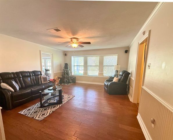 6004 Lakehurst Drive, Arlington, TX 76016