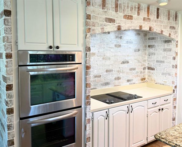 6004 Lakehurst Drive, Arlington, TX 76016