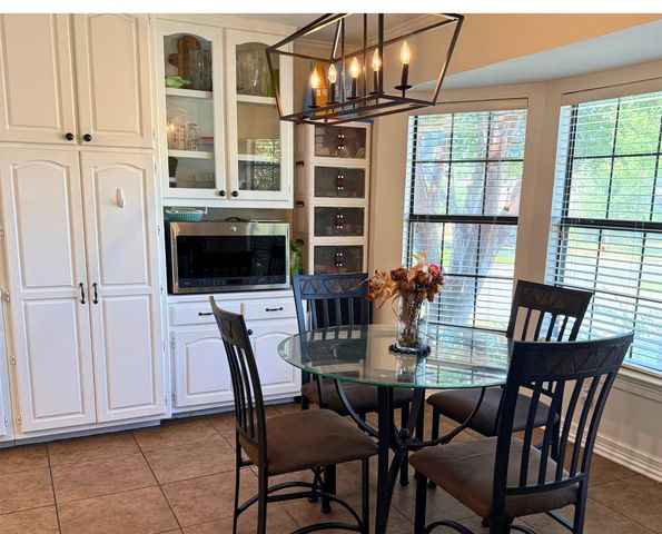 6004 Lakehurst Drive, Arlington, TX 76016