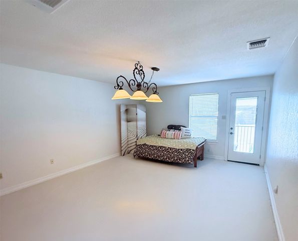 6004 Lakehurst Drive, Arlington, TX 76016