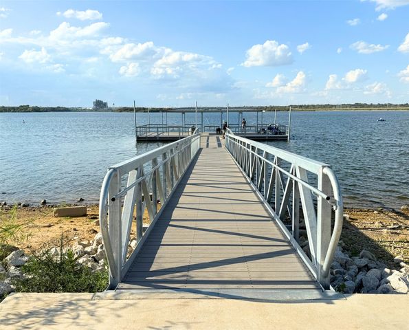 6004 Lakehurst Drive, Arlington, TX 76016