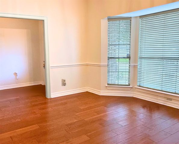 6004 Lakehurst Drive, Arlington, TX 76016