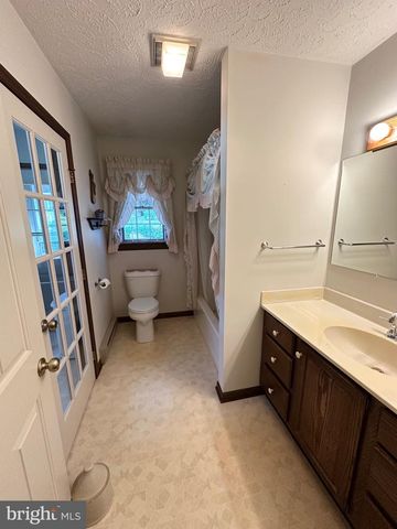 7714 FERN GROTTO CIRCLE CIR, Fayetteville, PA 17222
