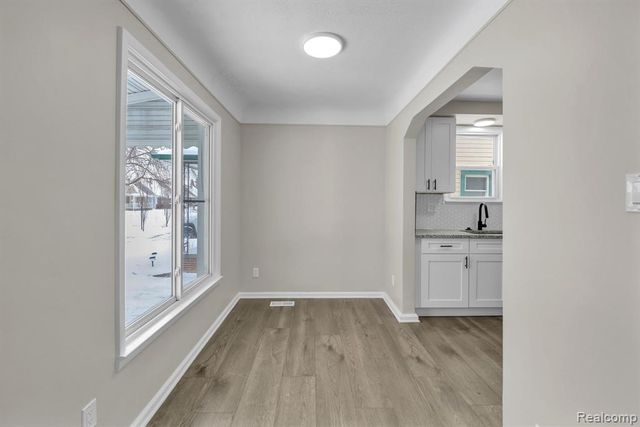 2359 Detroit Avenue, Lincoln Park, MI 48146