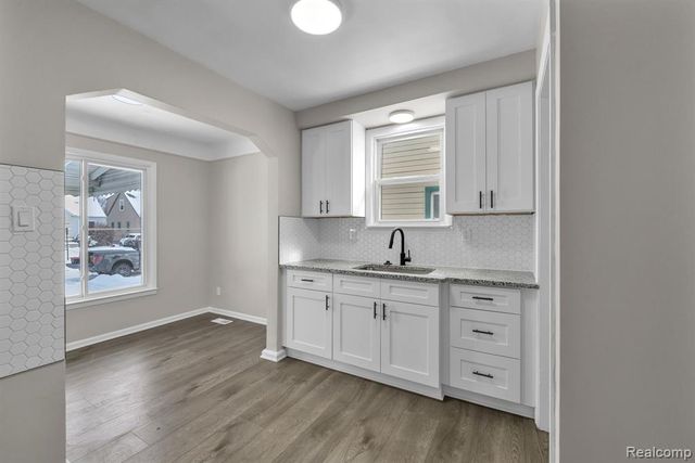 2359 Detroit Avenue, Lincoln Park, MI 48146