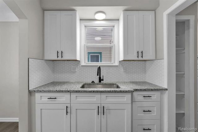 2359 Detroit Avenue, Lincoln Park, MI 48146