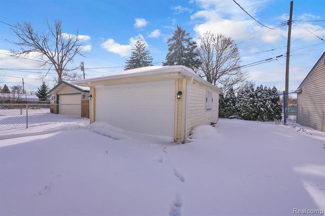 2359 Detroit Avenue, Lincoln Park, MI 48146