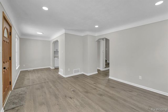 2359 Detroit Avenue, Lincoln Park, MI 48146