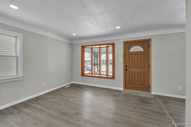 2359 Detroit Avenue, Lincoln Park, MI 48146