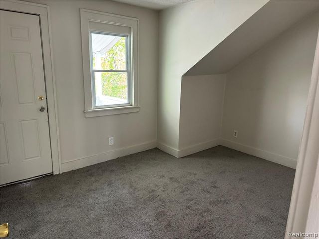 6490 Rosemont Avenue, Detroit, MI 48228