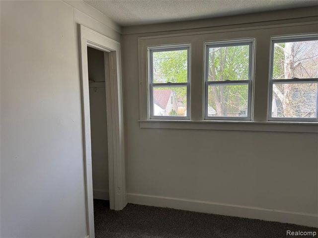 6490 Rosemont Avenue, Detroit, MI 48228