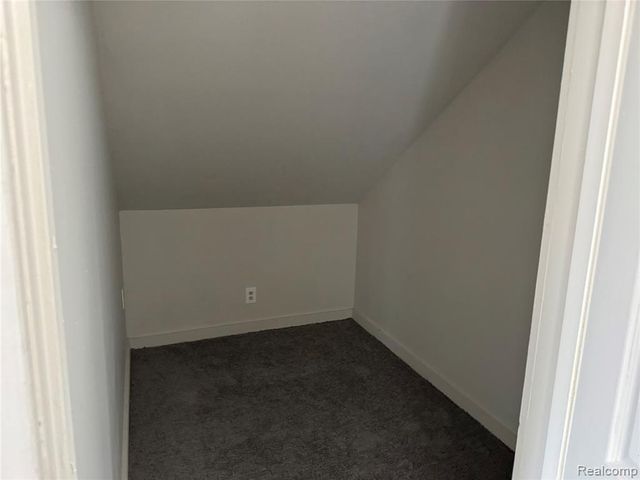 6490 Rosemont Avenue, Detroit, MI 48228