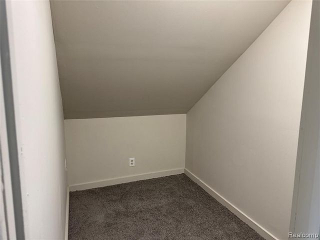 6490 Rosemont Avenue, Detroit, MI 48228