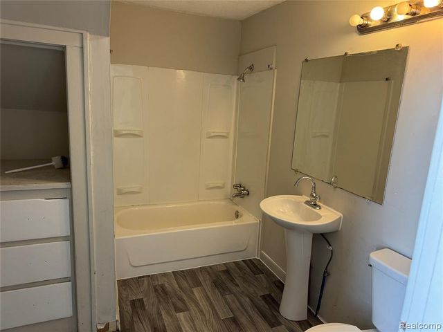 6490 Rosemont Avenue, Detroit, MI 48228