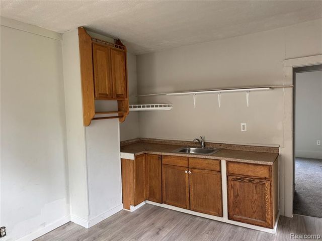 6490 Rosemont Avenue, Detroit, MI 48228