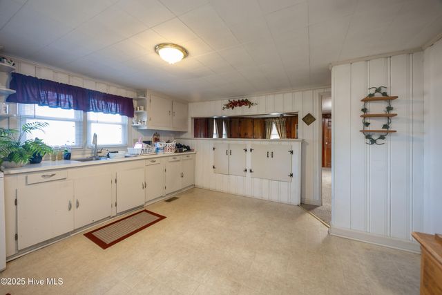 2907 Sivertsen Road, Autryville, NC 28318