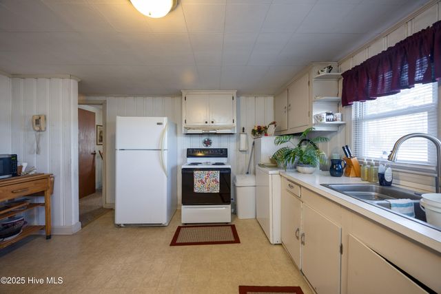 2907 Sivertsen Road, Autryville, NC 28318