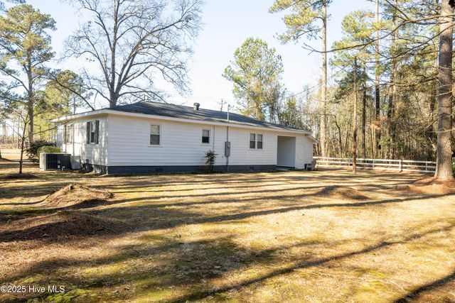 2907 Sivertsen Road, Autryville, NC 28318