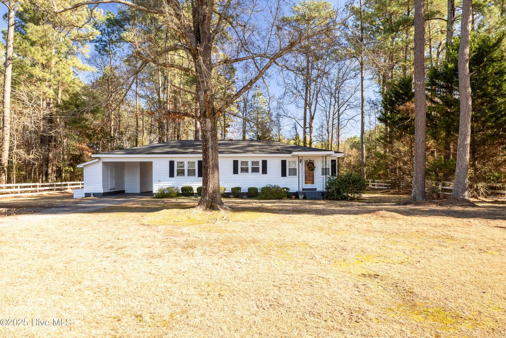 2907 Sivertsen Road, Autryville, NC 28318