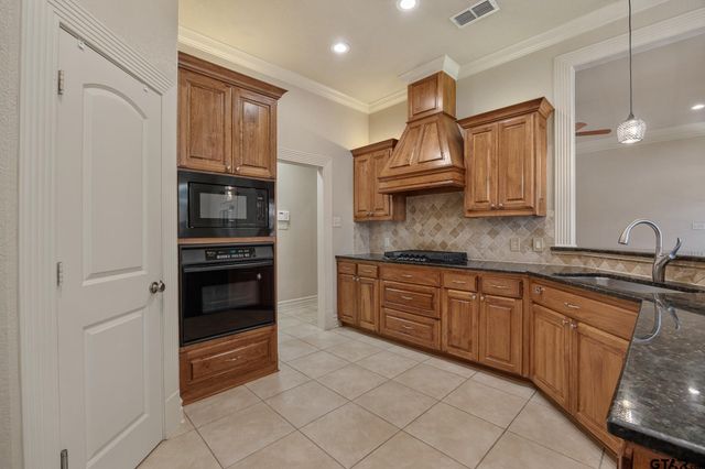 3122 Granbury Court, Tyler, TX 75707