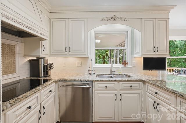 9918 Providence Forest Lane, Charlotte, NC 28270