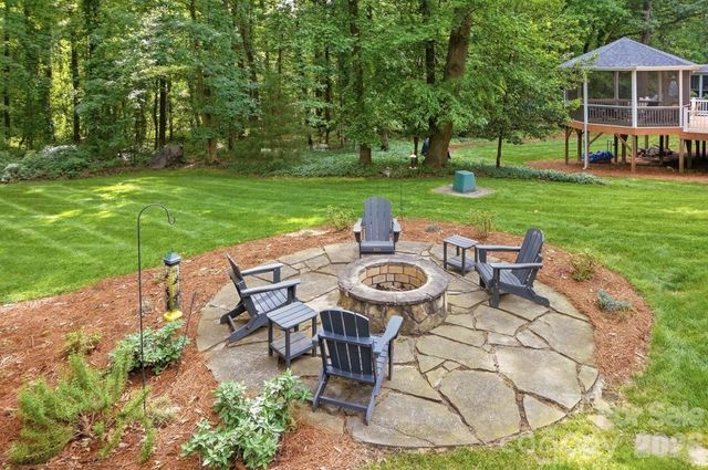 9918 Providence Forest Lane, Charlotte, NC 28270