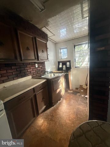 6984 ABERDEEN RD, Upper Darby, PA 19082