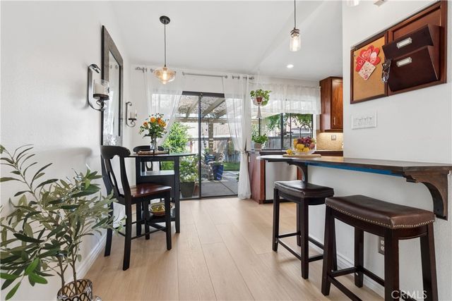 26047 Palomita, Valencia, CA 91355