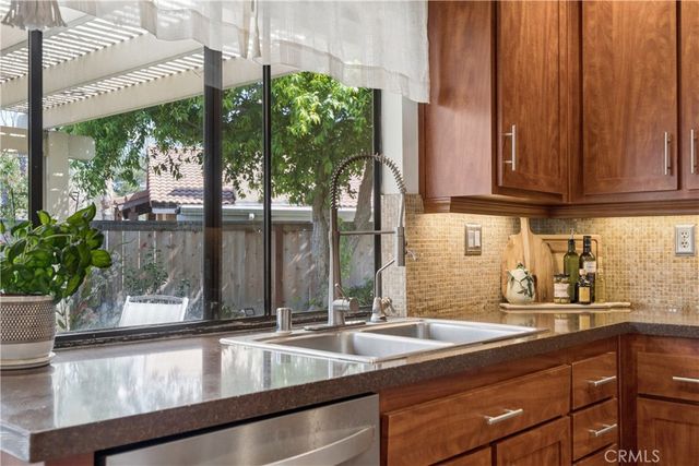 26047 Palomita, Valencia, CA 91355