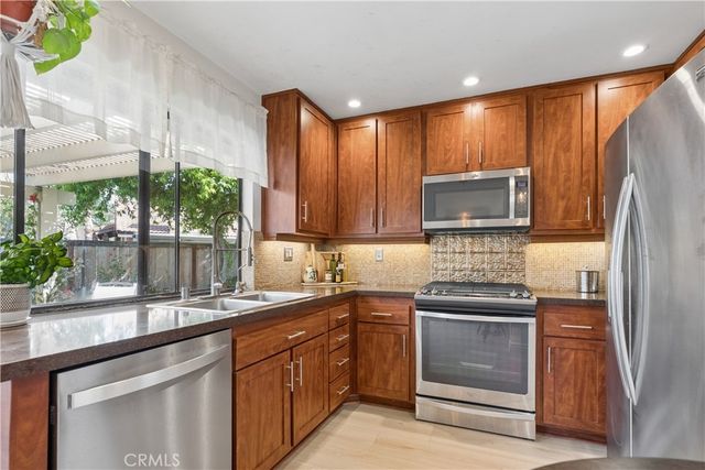 26047 Palomita, Valencia, CA 91355