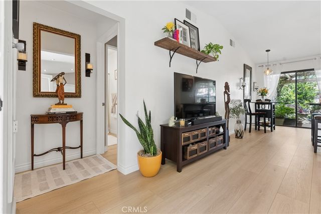 26047 Palomita, Valencia, CA 91355